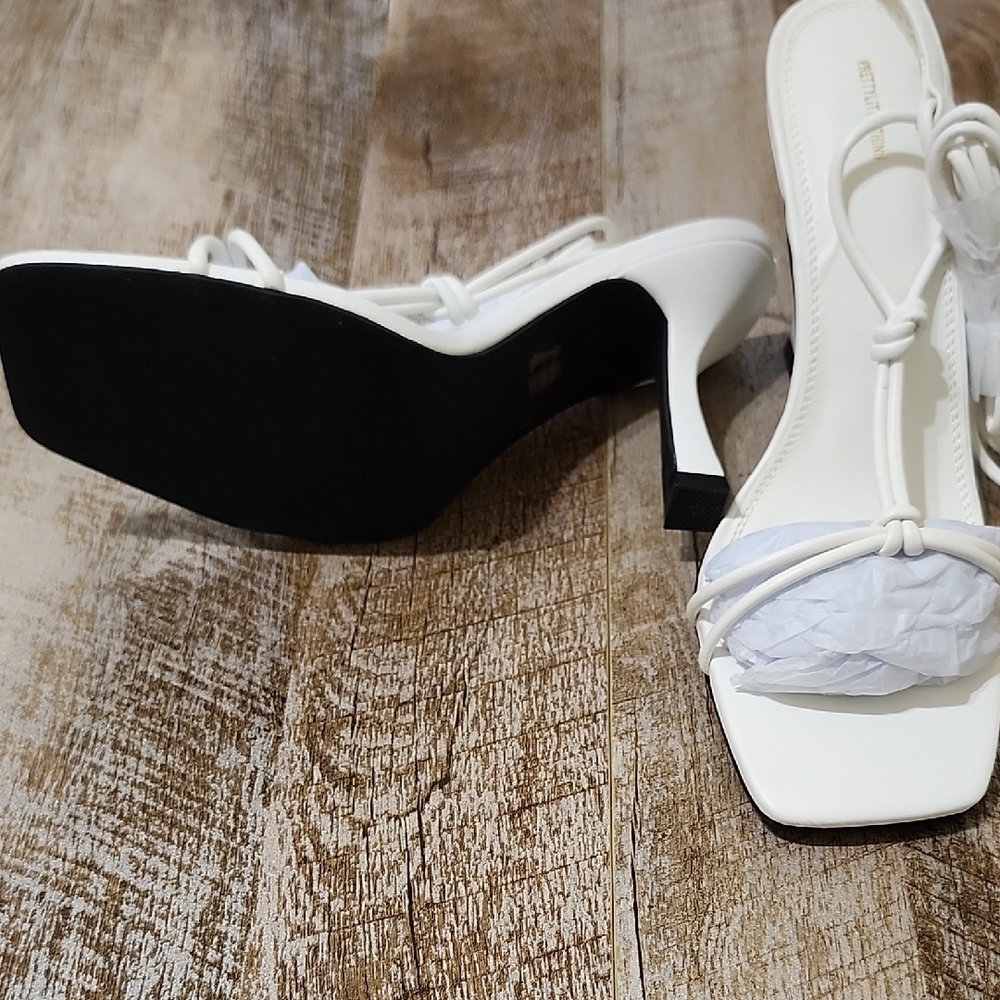 PrettyLittleThing Black and White Heels with Chunky Platform and Thin Straps - Picture 5 of 8